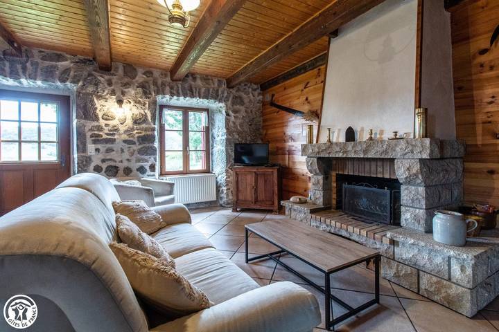 Gîte pour 6 personnes, avec jardin et terrasse à Chambon-sur-Lac - 3