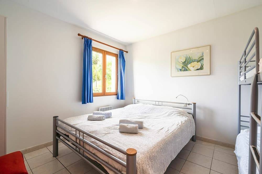 Modern Villa with Heated Pool in Beaufort, Canal du Midi