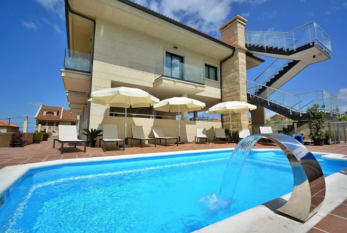 Ferienwohnung für 4 Personen, mit Ausblick und Pool sowie Balkon - 1