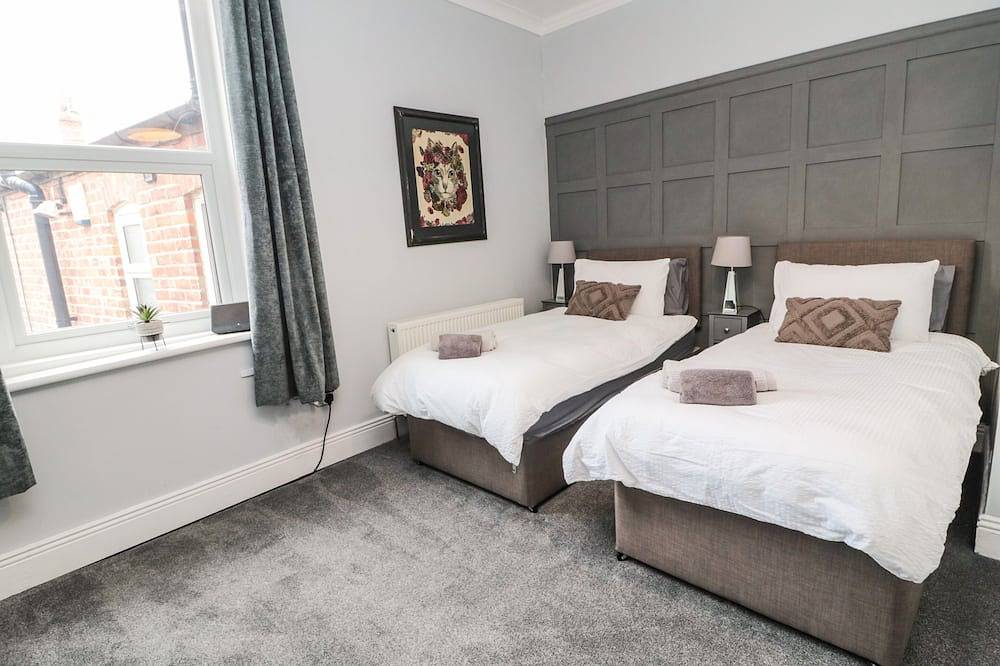 Marden Mews, pet friendly, character holiday cottage in Whitley Bay in Tynemouth, North Tyneside