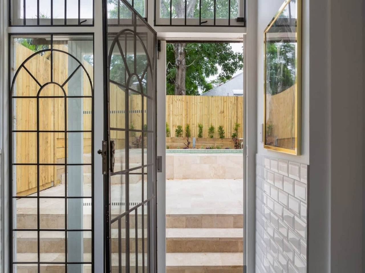 Entire apartment, Elegant 3-Bed Heritage House with Swimming Pool in Sydney, New South Wales