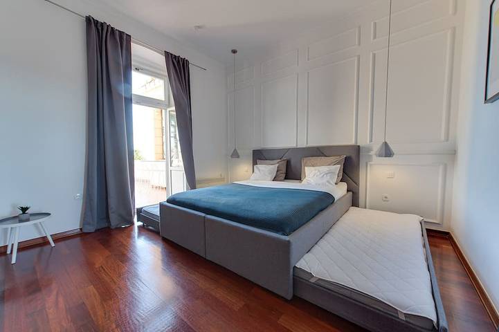 Apartamento entero, Apartamento de lujo con hermosa terraza con vistas al mar: 50 metros al mar, a pie de la ciudad in Plaža Lipovica, Opatija Riviera