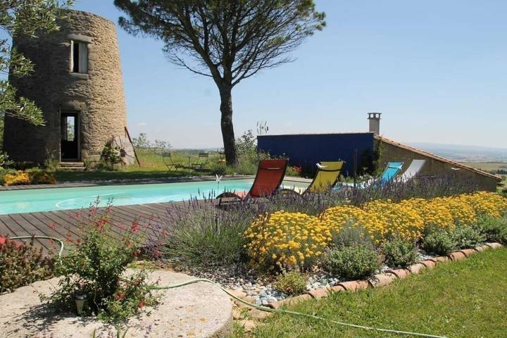 Gîte pour 2 personnes, avec Terrasse ainsi que Jardin et Piscine près du Canal du Midi
