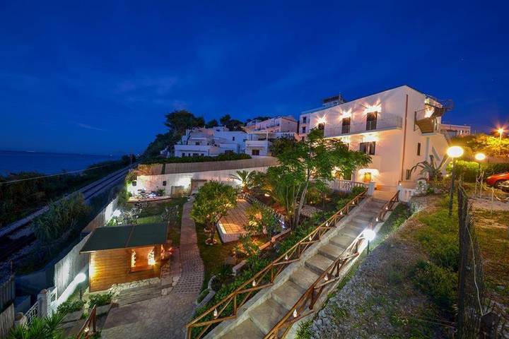 Hôtel pour 2 personnes, avec Terrasse et Jardin à Vico del Gargano - 3