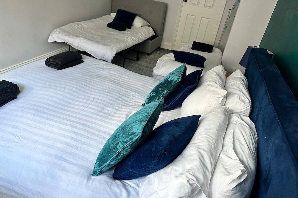 Entire apartment, Aquila House: 2 Bed Victorian Apartment in Parish of Saint Helier, Jersey