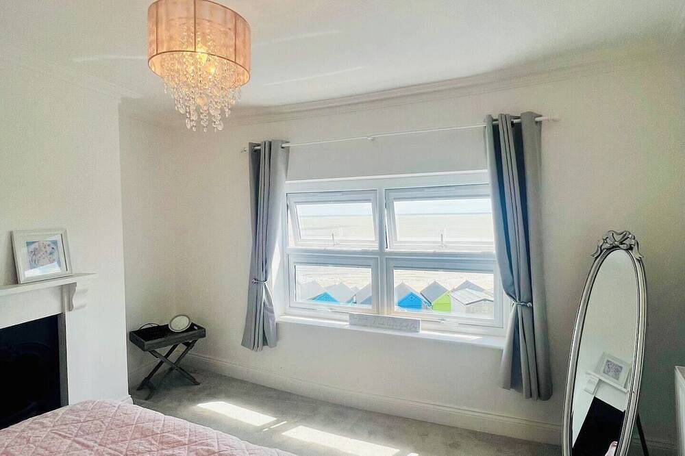 Seaside Town House Close to Walton Pier & Beach in Frinton and Walton, Essex