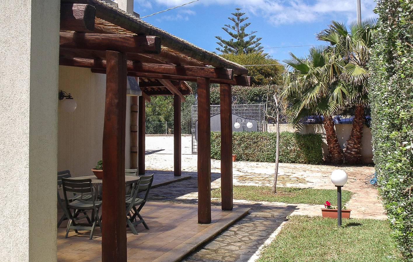 Cozy 1-Bedroom Sea View Apartment with WiFi, Parking, and Kitchen in Lido Signorino, Marsala