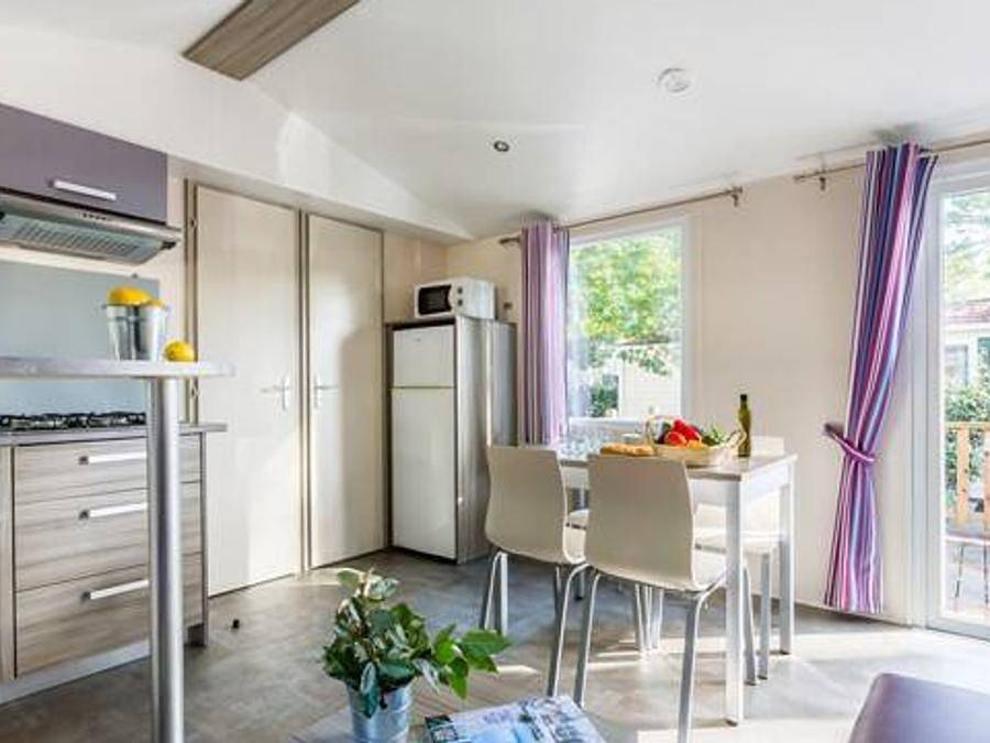 Camping Lou Pignada  - Mobilhome 4 personnes - Mobil-home | Comfort | 2 Ch. | 4 Pers. | Terrasse surélévée non couverte | Clim. in Messanges, Côte d’Argent