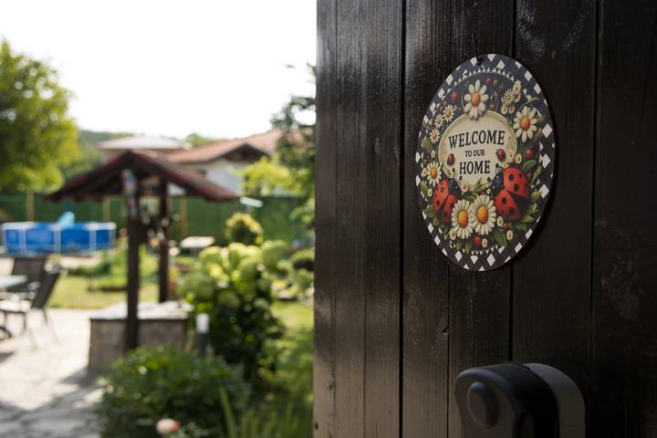 Ferienhaus für 8 Personen, mit Balkon/Terrasse und Whirlpool sowie Garten und Ausblick in Bulgarien