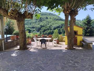 Gîte pour 5 personnes, avec jardin et vue, animaux acceptés à Piteglio