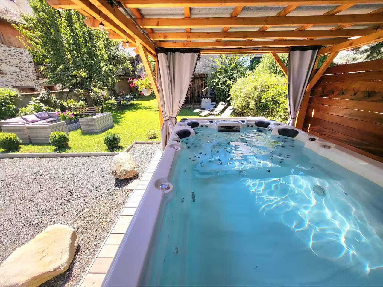 Chalet Le Cosy Lodge au pied de l'Alpe Huez et des 2 Alpes, piscine privée et Sauna in Le Bourg-d'Oisans, Parc national des Écrins