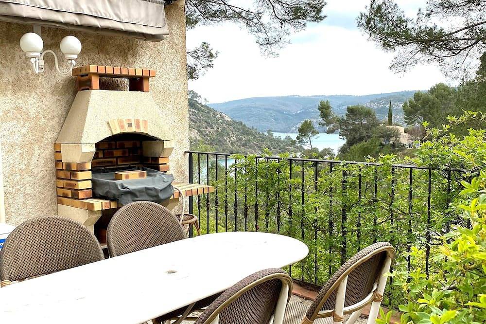 Geheel appartement, Hugo's Garriga with its terrace and private access to Lake Esparron de Verdon in Esparron-de-Verdon, Regionaal natuurpark van de Verdon