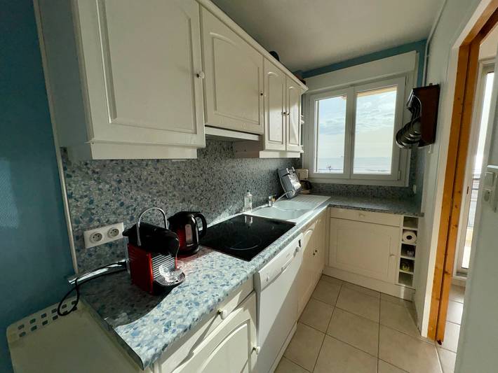 Ganze Wohnung, Renoviertes 1-Zimmer-Apartment, herrlicher Meerblick, nahe am Strand in Saint-Jean-de-Monts, Vendée
