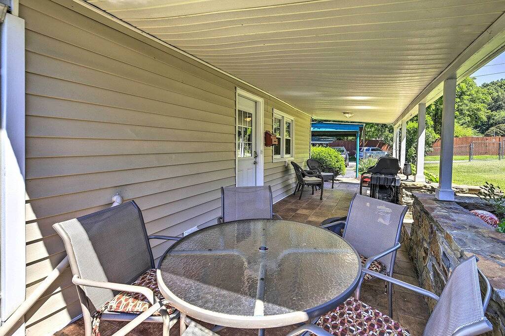 Cozy Damascus Cottage w/ Porch & Trail Access! in Damascus, Washington County (VA)