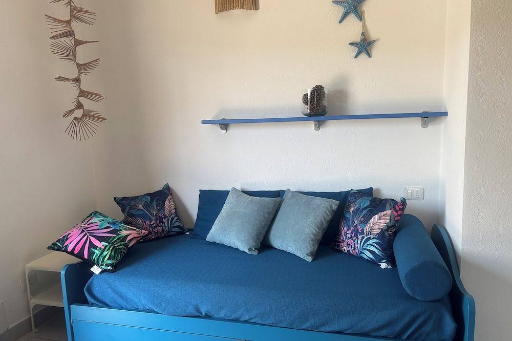 Ganze Wohnung, Apartment with terrace facing the beach in Trinità d'Agultu e Vignola und Umgebung, Olbia-Tempio