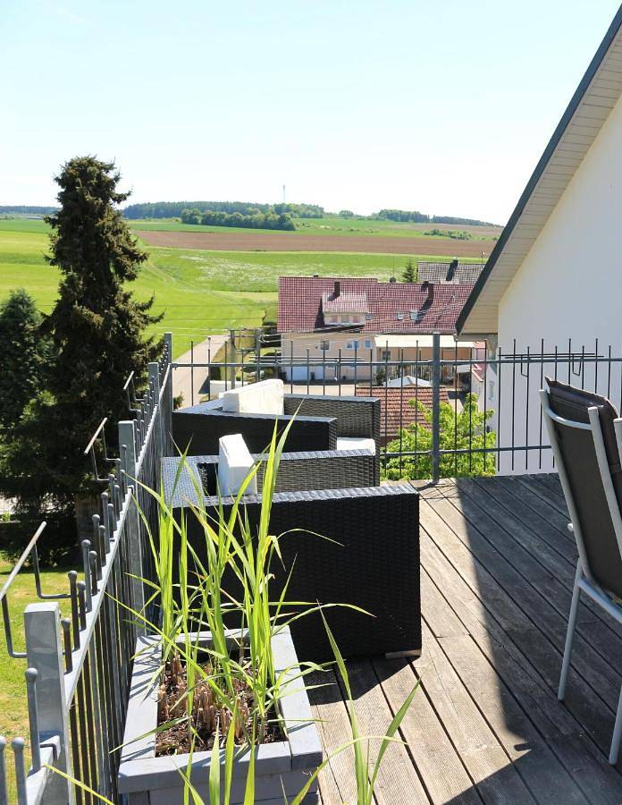 Ferienwohnung für 7 Personen, mit Balkon und Terrasse sowie Ausblick in Burgau