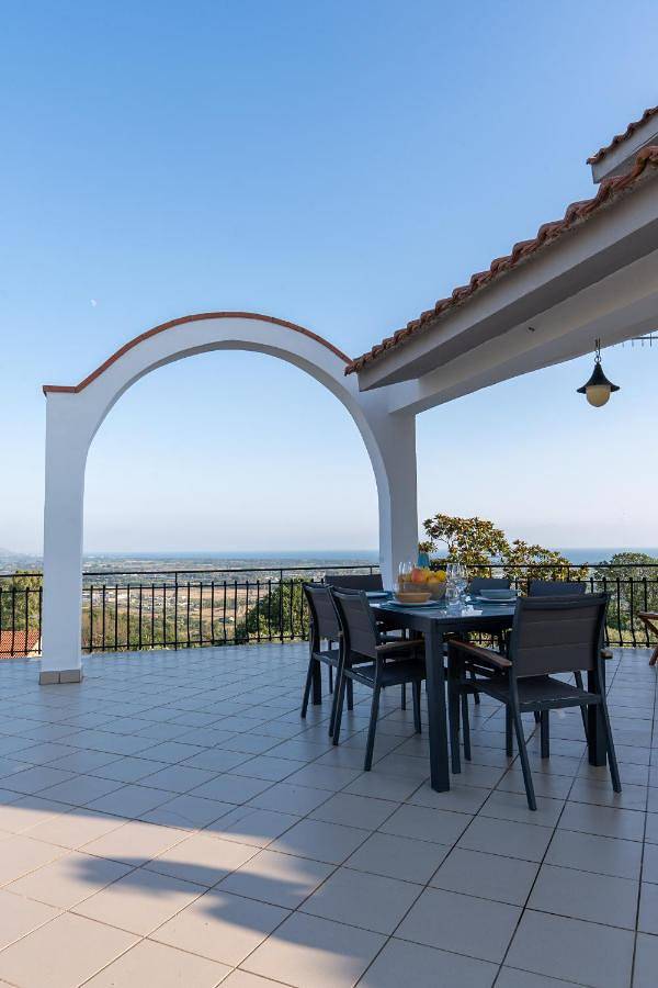 Casa vacanza per 13 persone, con Balcone e Terrazza nonché Giardino e Panorama a Minturno