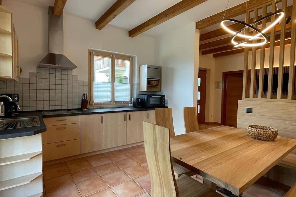 Ganze Wohnung, Quiet with a wonderful view, hiking from the farm, sauna, large pool, guest card in Kurtatsch an der Weinstraße, Nonsberggruppe
