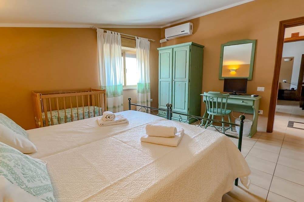 Entire apartment, Su Recreu 'E Mare 304 - Triple room in Bosa Marina, Planargia