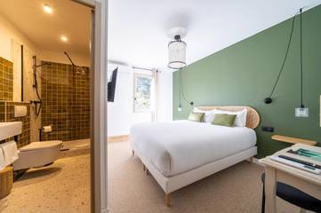 Hôtel pour 2 personnes, avec piscine ainsi que jardin et vue à Venasque