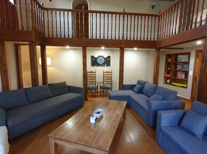 Gîte pour 28 personnes, avec terrasse et jardin à Laulne