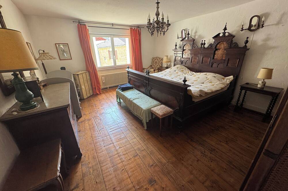 240m2 Family House with Heated Swimming Pool in Winegrower Village in Bréry, Jura