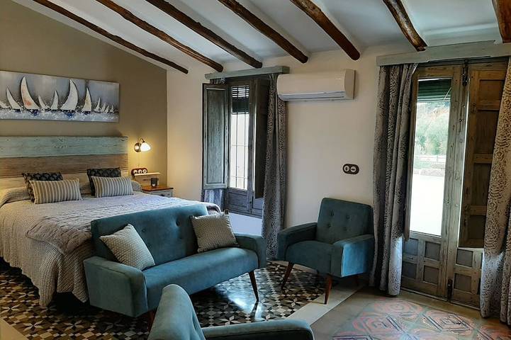 Type loft, cheminée, terrasse, wifi, vue montagne, magnifiques couchers de soleil. in Rute, Sierras Subbéticas
