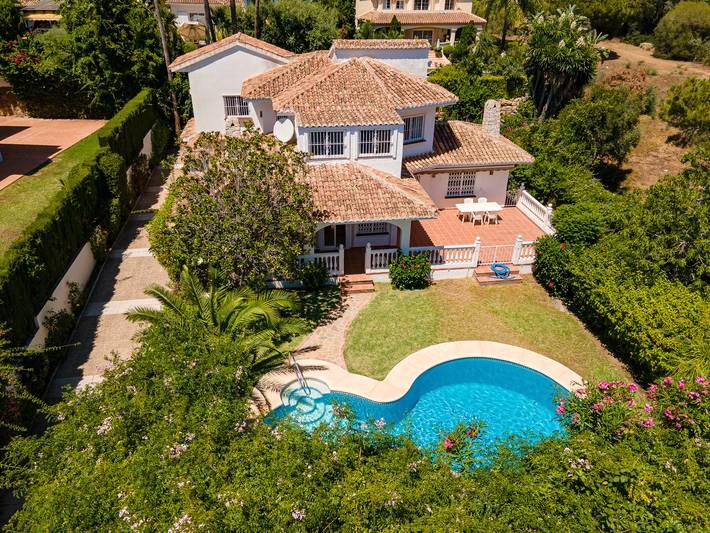 Villa pour 10 personnes, avec terrasse et jardin, animaux acceptés à Mijas
