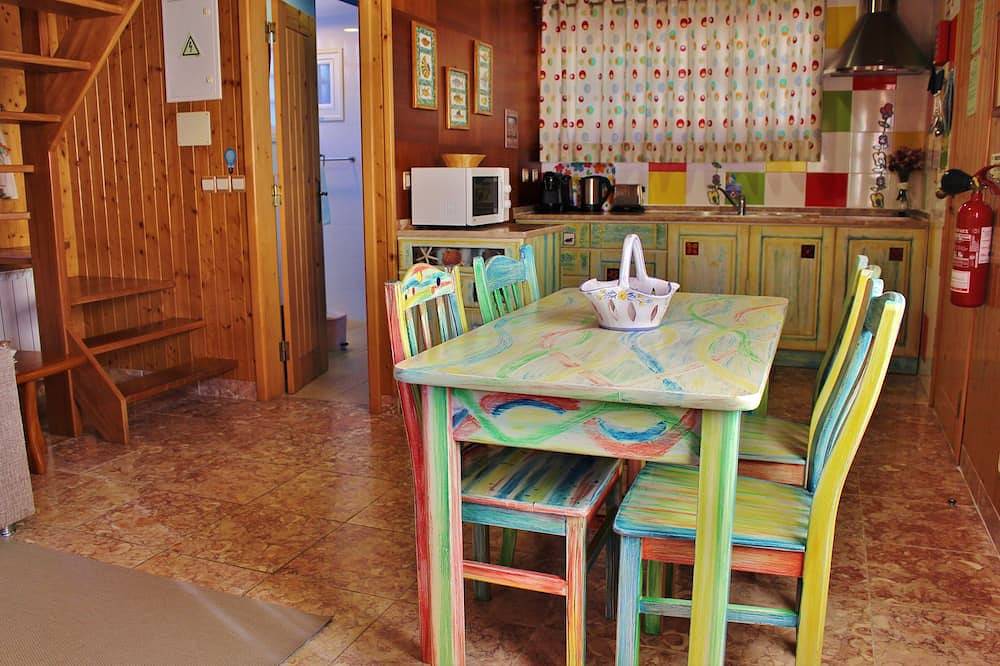 Ecological chalet in the village of Ericeira in Praia dos Pescadores (Ericeira), Ericeira