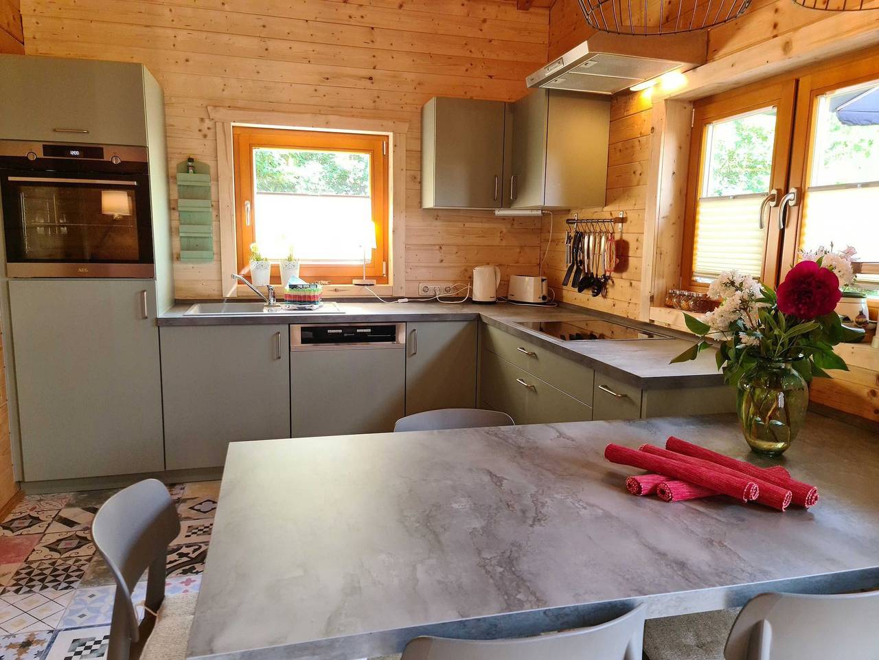 Ganze Ferienwohnung, Ostsee-Land-Ferienhaus - 3-Raum-Ferienhaus  Jennie mit Terrasse und Kamin in Kröpelin, Rostock und Umgebung
