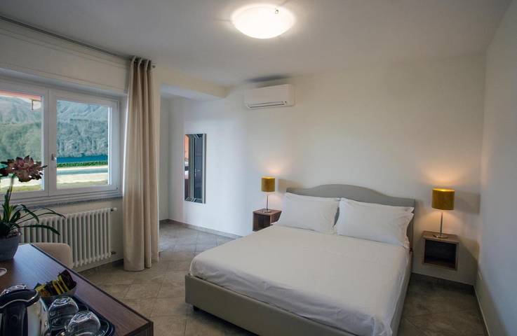 Location de vacances pour 2 personnes, avec jardin et piscine ainsi que vue sur le lac et vue dans Pettenasco - 2