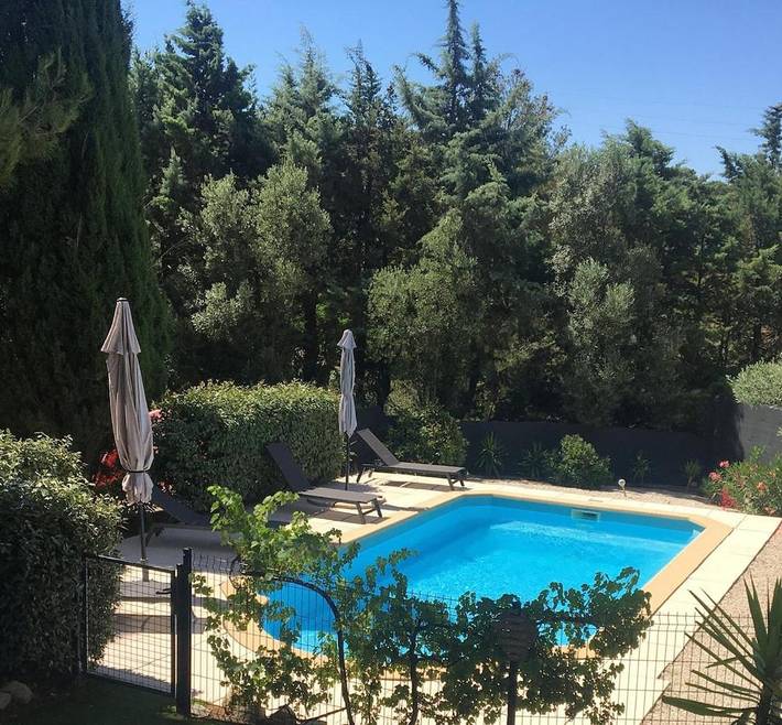 Location de vacances pour 6 personnes, avec jardin ainsi que vue et piscine à Lançon-Provence - 4