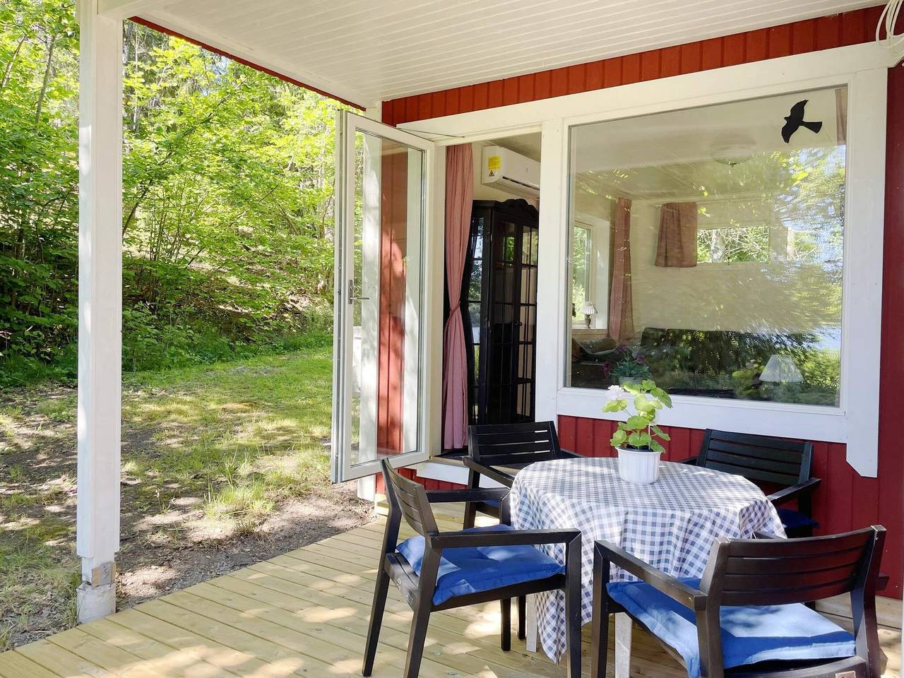 Hütte am See in Sollentuna in Upplands Väsby, Schwedische Ostsee