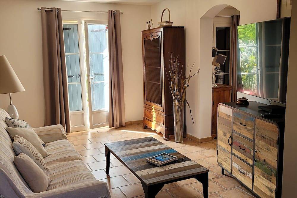 Provencal villa in the Camargue between Arles and Saintes-Maries-de-la-mer in Albaron, Arles