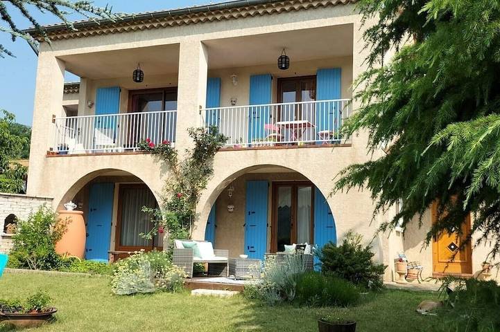 Location de vacances pour 2 personnes, avec jardin à Lagrand