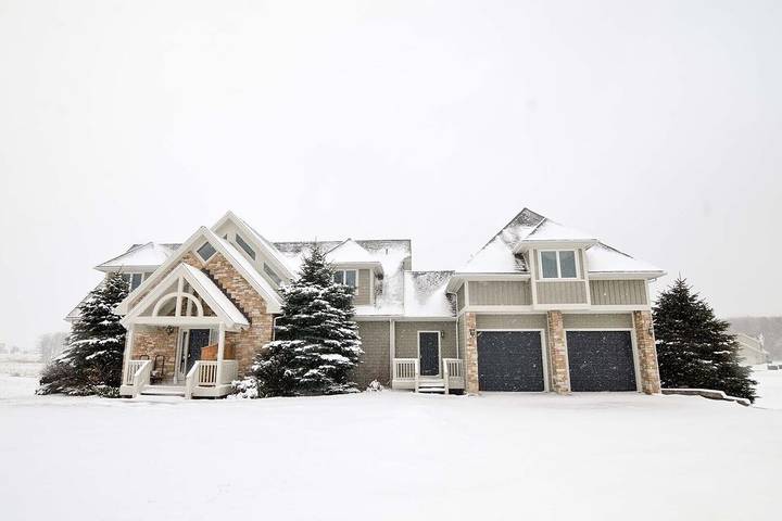 Vacation rental for 24 people, with balcony and pool as well as hot tub in Maryland