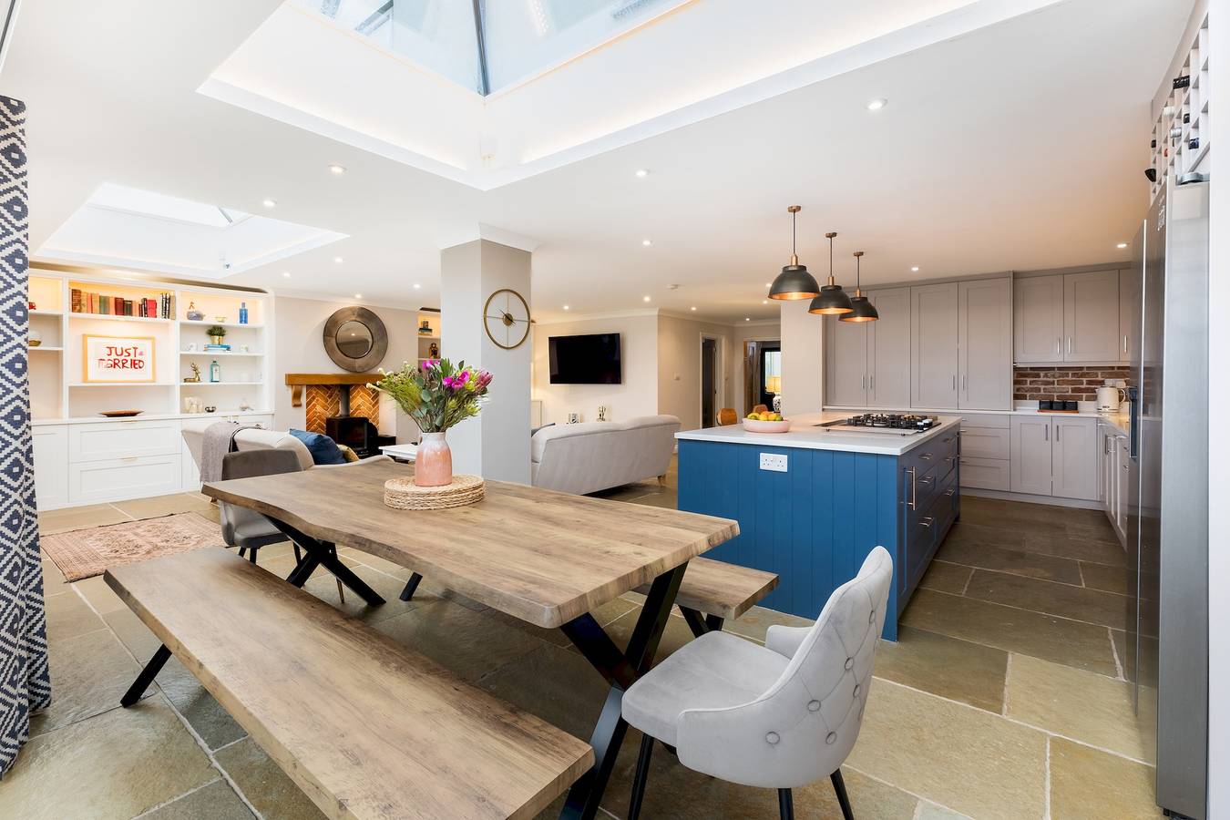 Large & Modern 4 Bed Family Home - Pass the Keys in Warwickshire