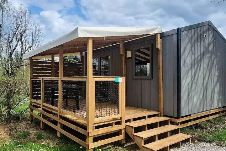 Camping für 3 Personen im Jura