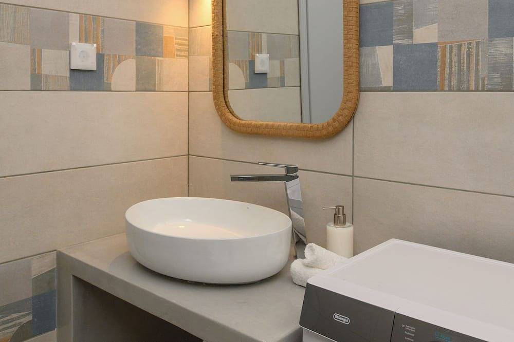Entire apartment, Tholari studio-  self service  aegean sea view! in Amorgos