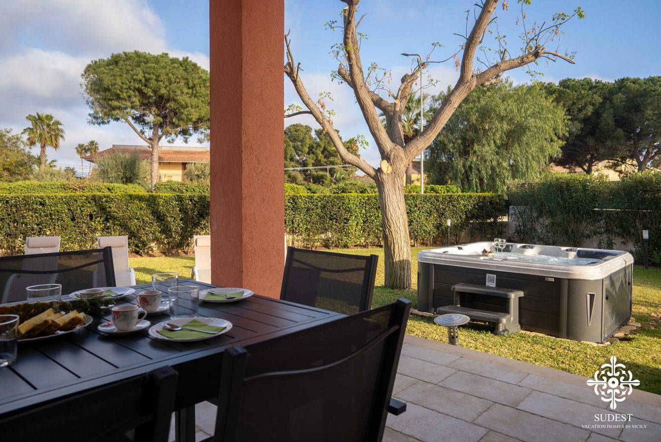 Villa Seaside - Dimora con jacuzzi a 200 mt dal mare in Siracusa, Siracusa e dintorni