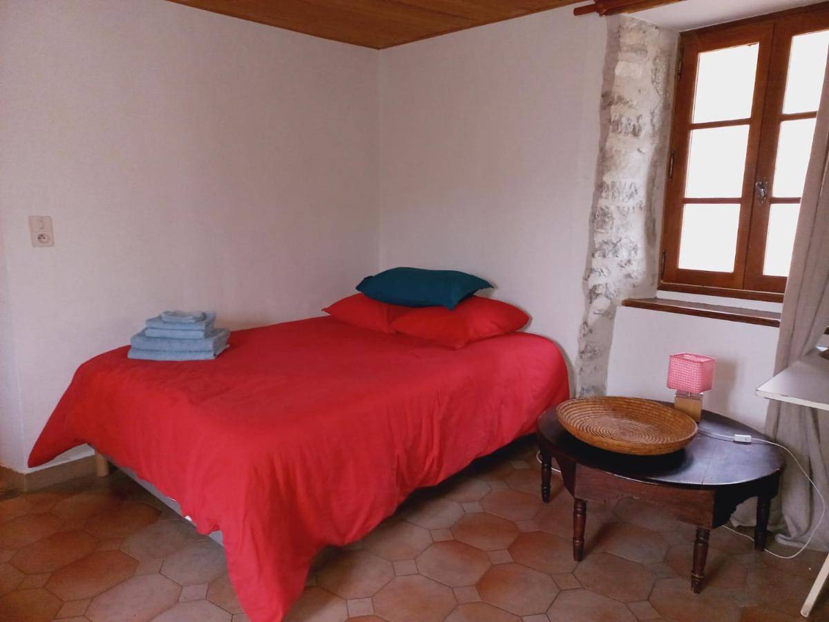 Three-Bedroom Villa in Saint-André-de-Rosans, Région de Gap