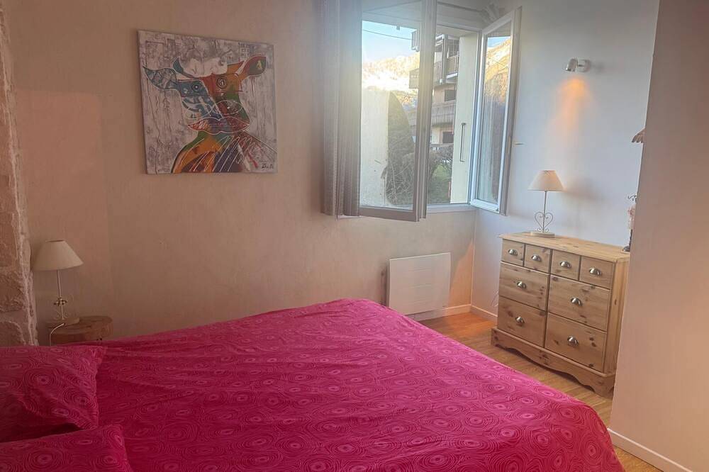 Appartement entier, Bel appartement au coeur de ville ,  accès direct à pied aux  Thermes, in Saint-Gervais-les-Bains, Pays du Mont-Blanc