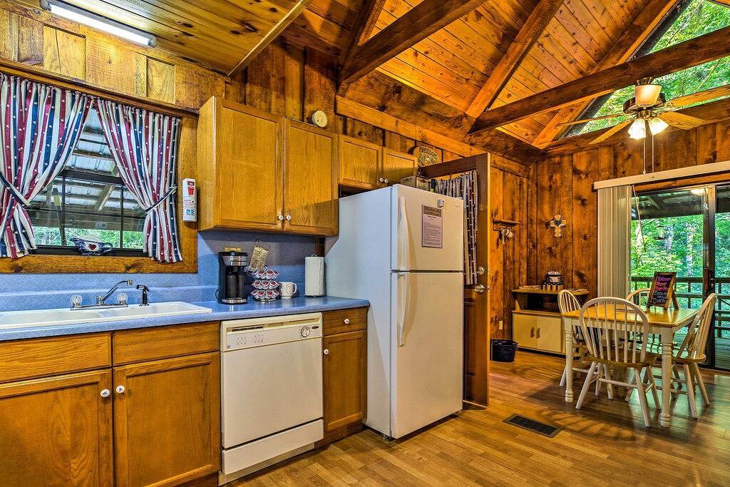 Neu! Tellico Plains Cabin-25 Hektar, Backyard Creek in Monroe County (TN)