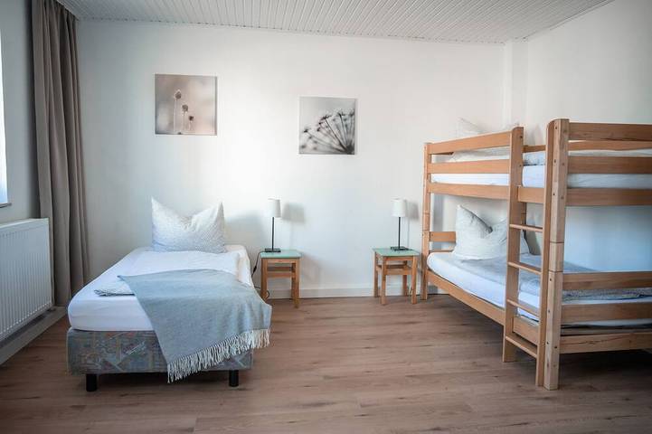 Ferienhaus für 12 Personen, mit Terrasse und Garten in Kassel - 2