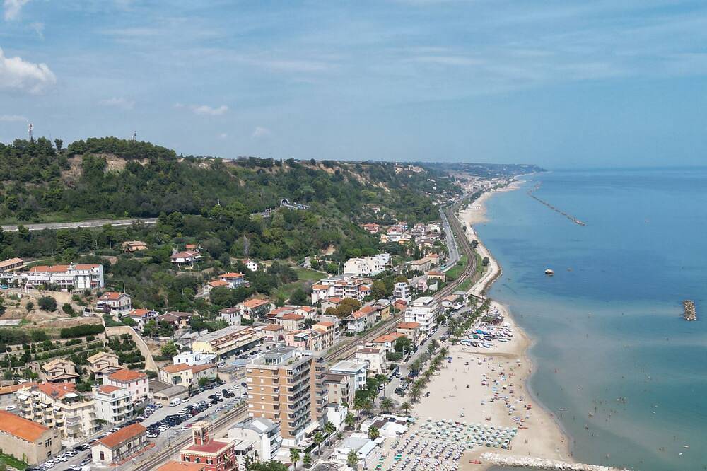 Blue House, Beautiful and Comfortable House 2 steps from the sea. in Grottammare, Grottammare (Comune)