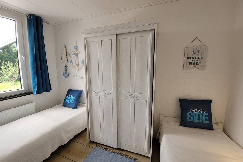 Charming vacation home \"Strandgut\" with garden on the Grevelingenmeer South Holland in Herkingen, Goeree-Overflakkee