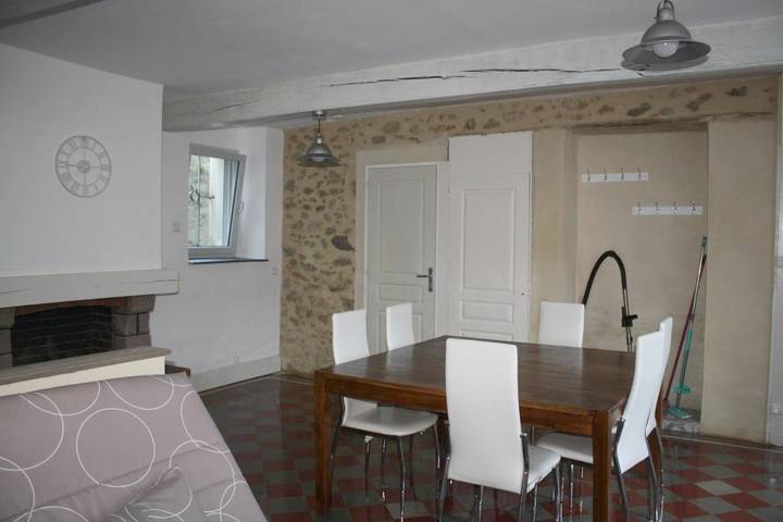 Location de vacances pour 9 personnes, avec terrasse et jardin à Pouzauges - 2