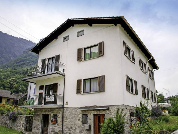 Ferienwohnung für 4 Personen, mit Balkon und Garten sowie Ausblick in Faido