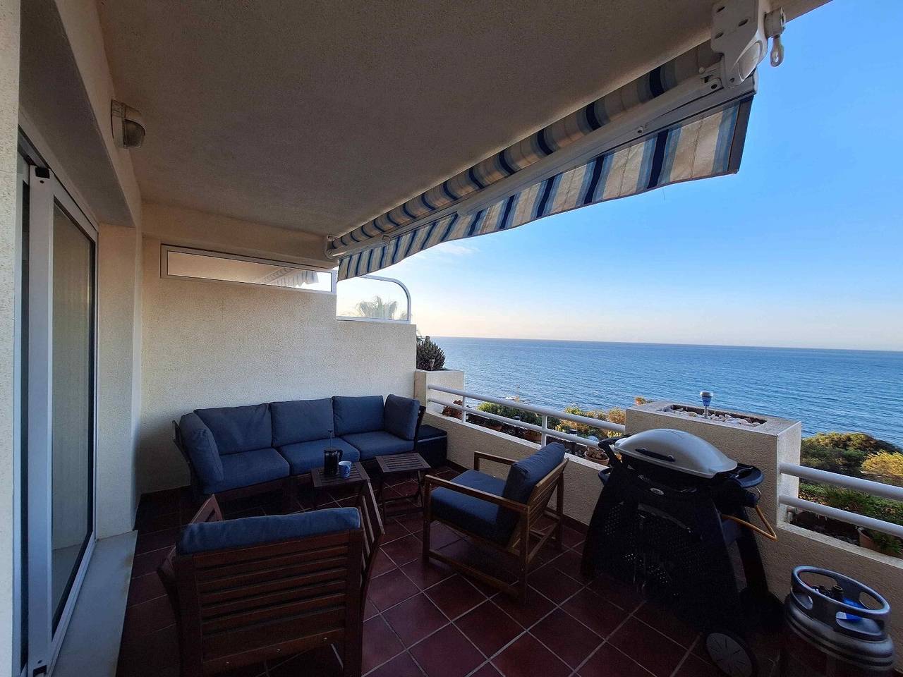 Entire apartment, Apartment 'Mijas' with Sea View, Wi-Fi and Air Conditioning in Urbanizacion Balcones del Chaparral, Mijas
