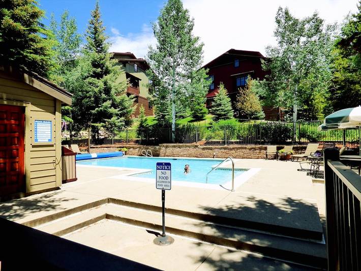 Vacation rental for 6 people, with pool and hot tub as well as balcony and yard in Steamboat Springs